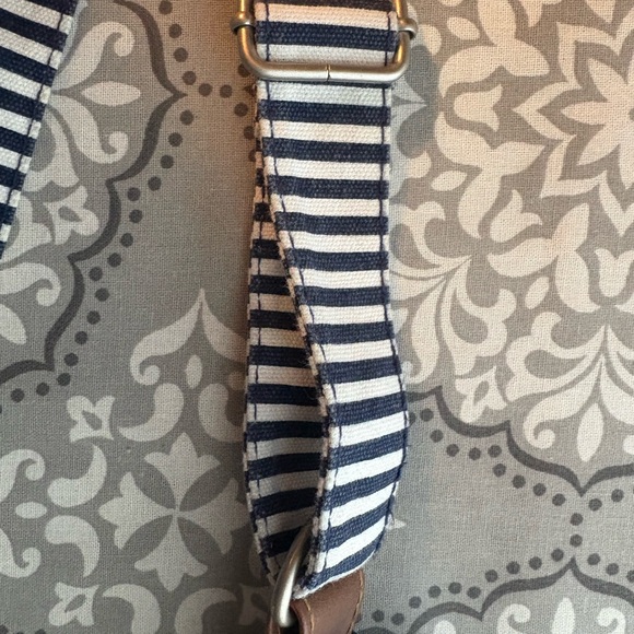 Striped Hobo bag with multiple pockets - Picture 7 of 8